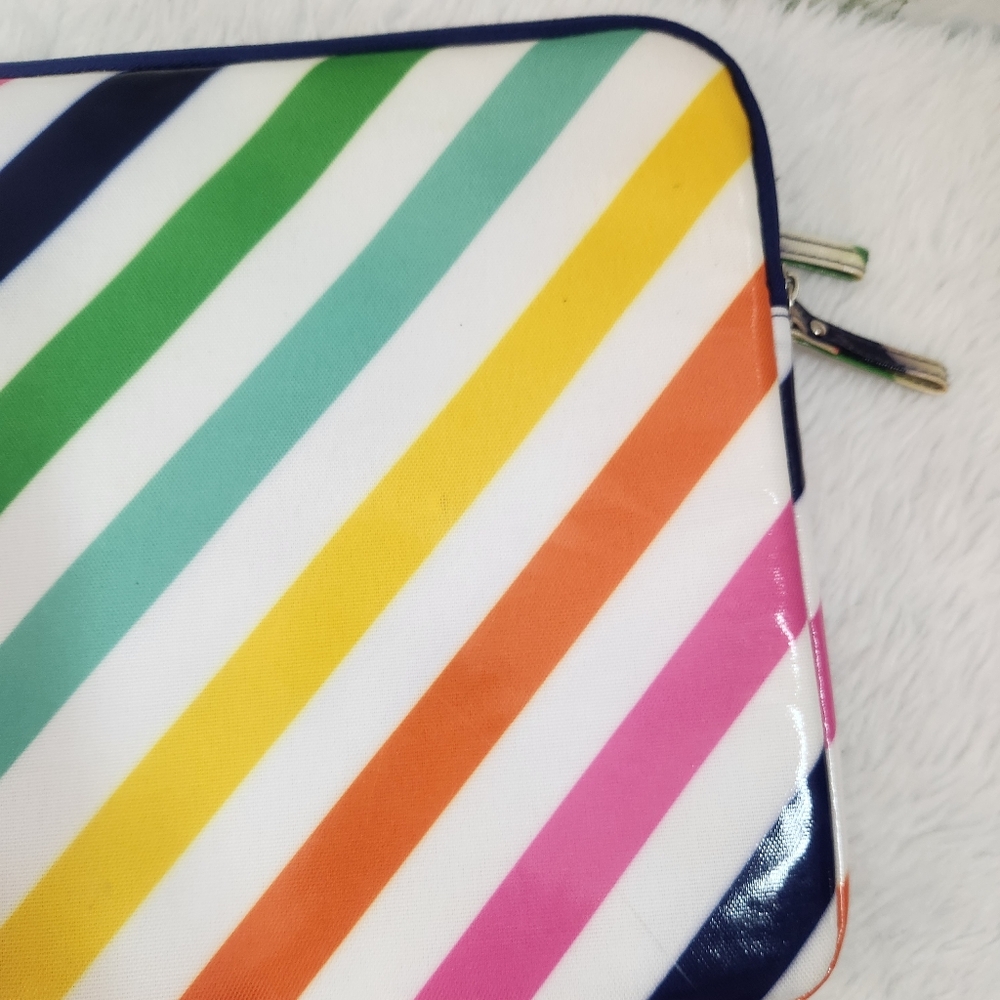 Clear Coated Zip Close Laptop Sleeve - Picture 6 of 8